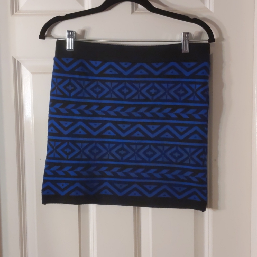 Geometric pattern knit mini skirt stretch material